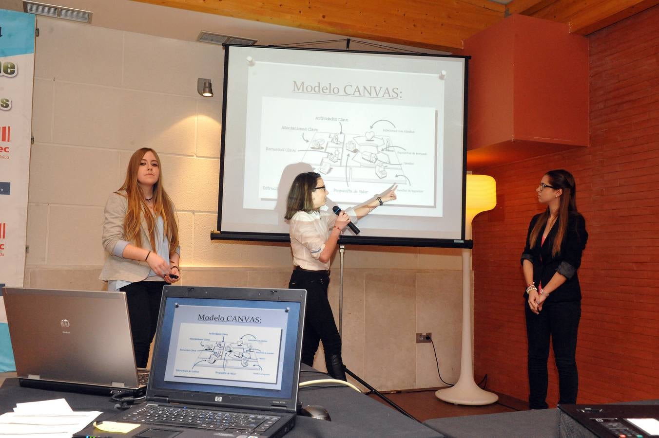 Los finalistas del programa STARTinnova presentan sus proyectos en la gala final (2/2)