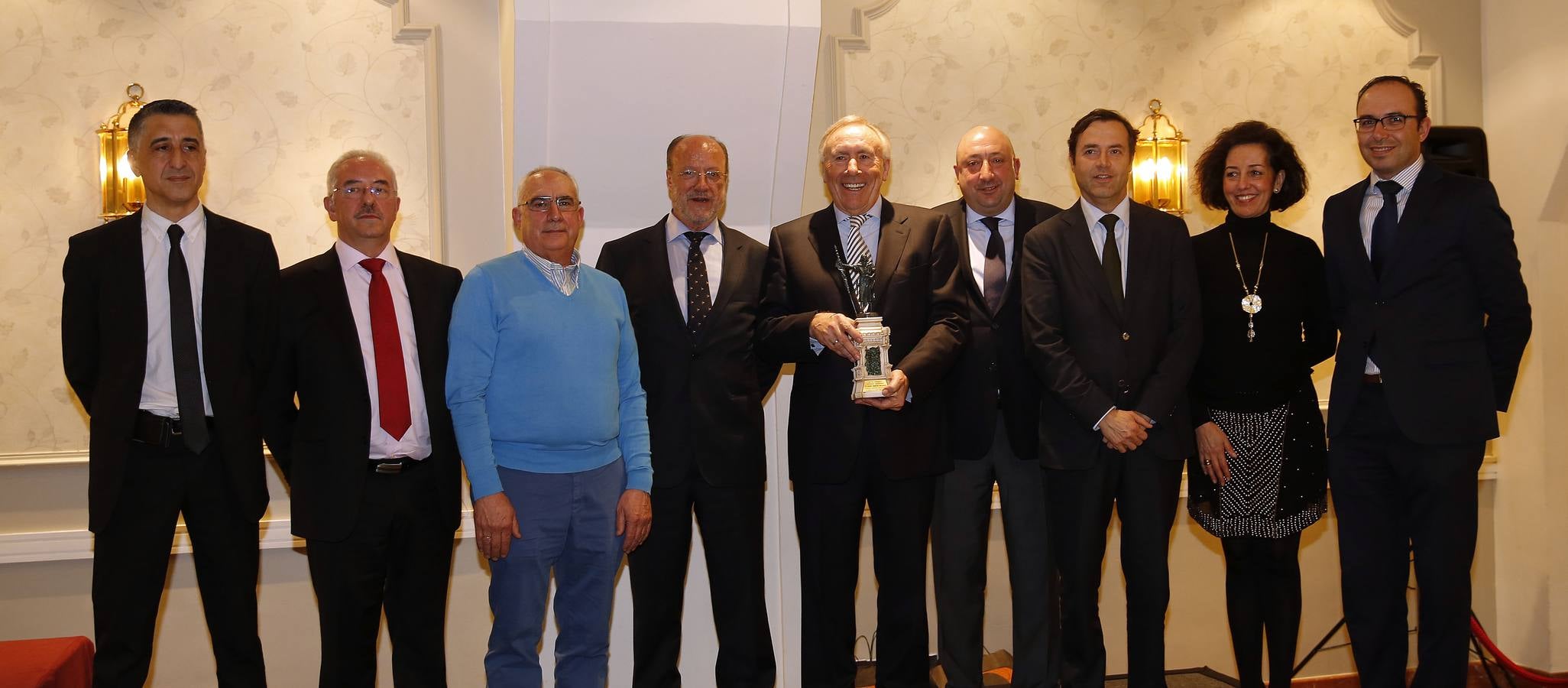 Javier Mínguez recibe el Premio Conde Ansúrez de la Asociación Provincial de Empresarios de Hostelería de Valladolid