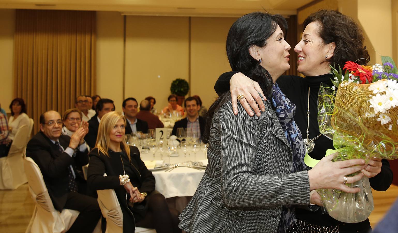 Javier Mínguez recibe el Premio Conde Ansúrez de la Asociación Provincial de Empresarios de Hostelería de Valladolid