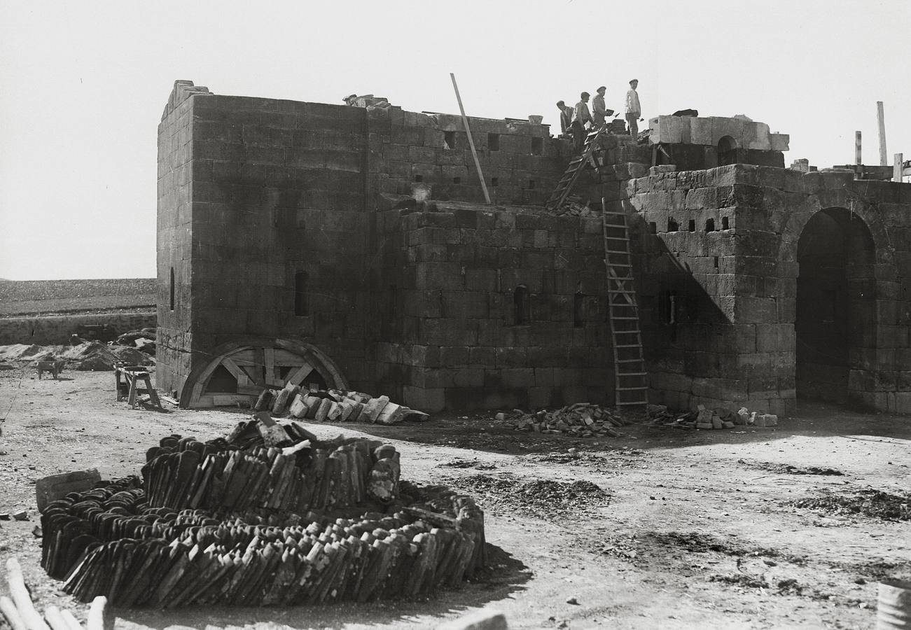 Obras del desmonte de la Iglesia de San Pedro de la Nave (Zamora) en los años 30