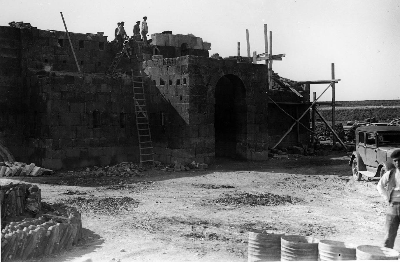 Obras del desmonte de la Iglesia de San Pedro de la Nave (Zamora) en los años 30