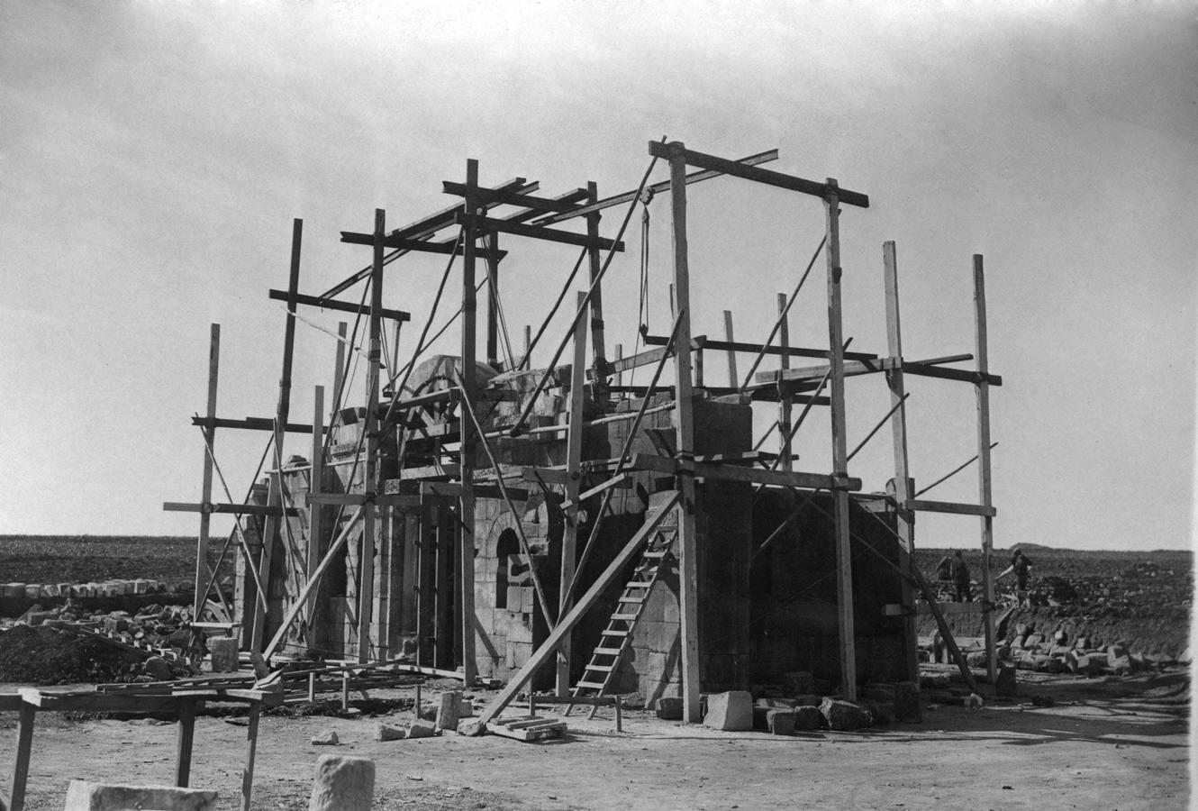 Obras del desmonte de la Iglesia de San Pedro de la Nave (Zamora) en los años 30