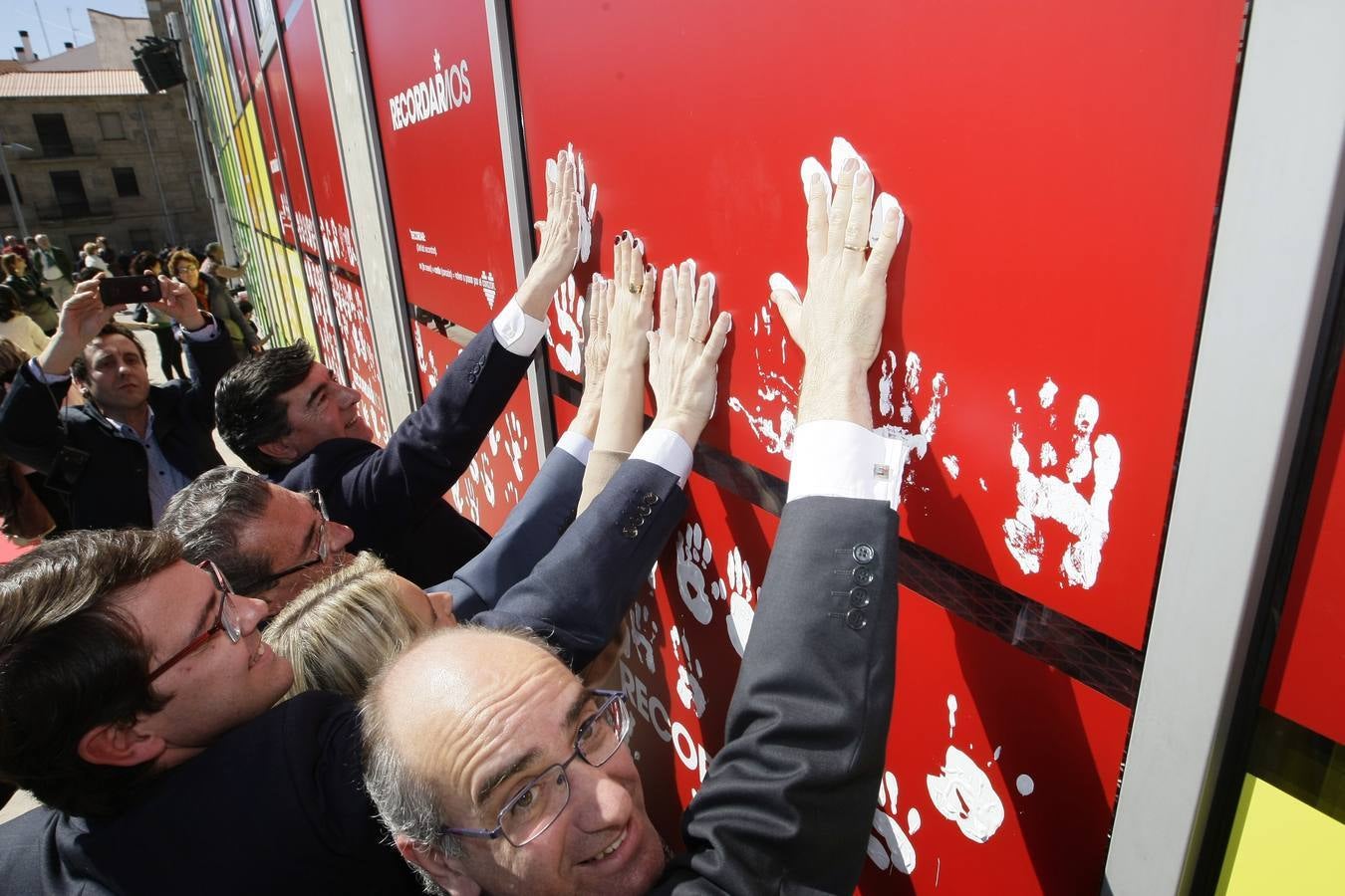 Inauguración del mural homenaje a las víctimas del terrorismo en Salamanca