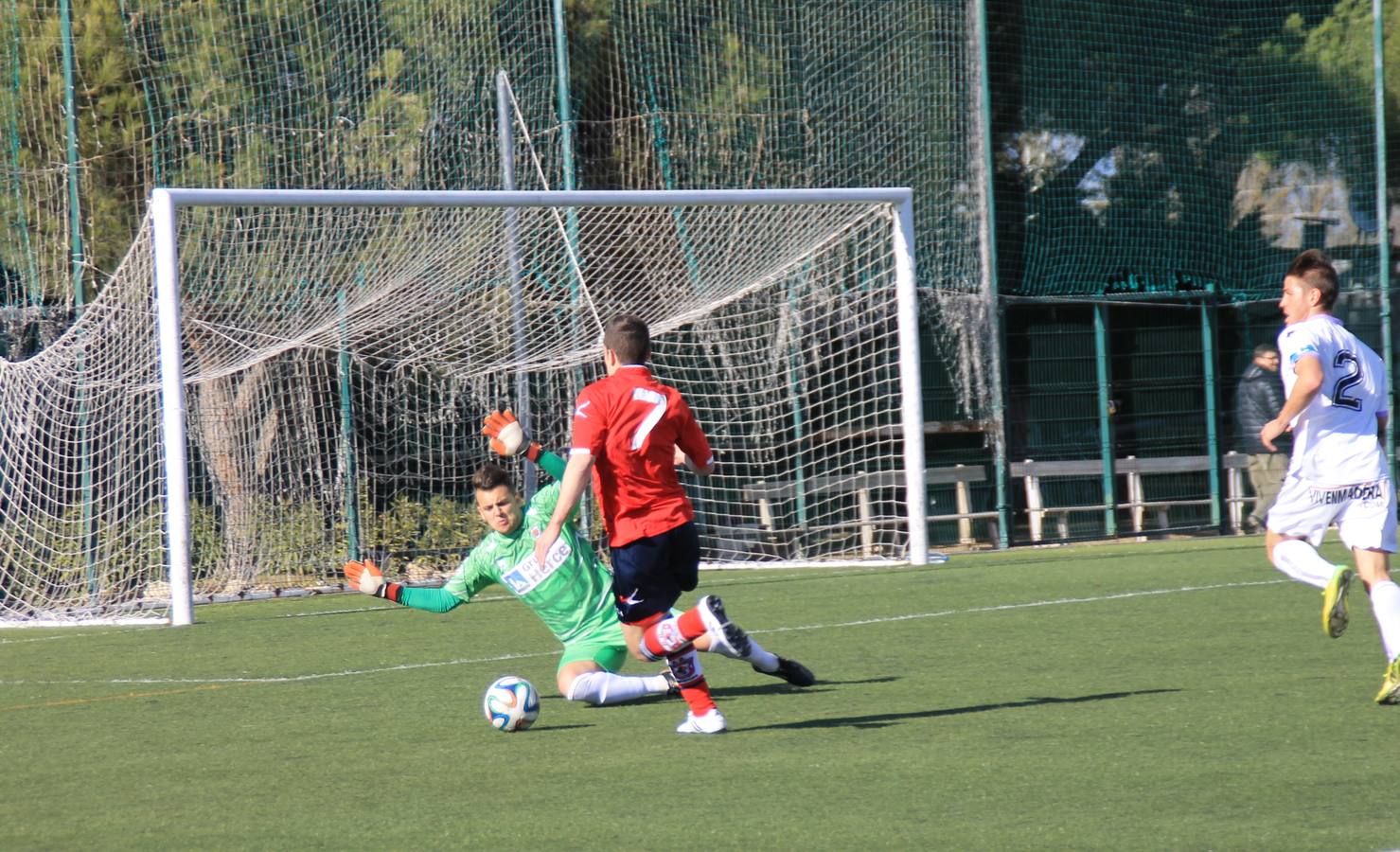 Partido de fútbol entre el Villa de Simancas y el Numancia B (0-2)