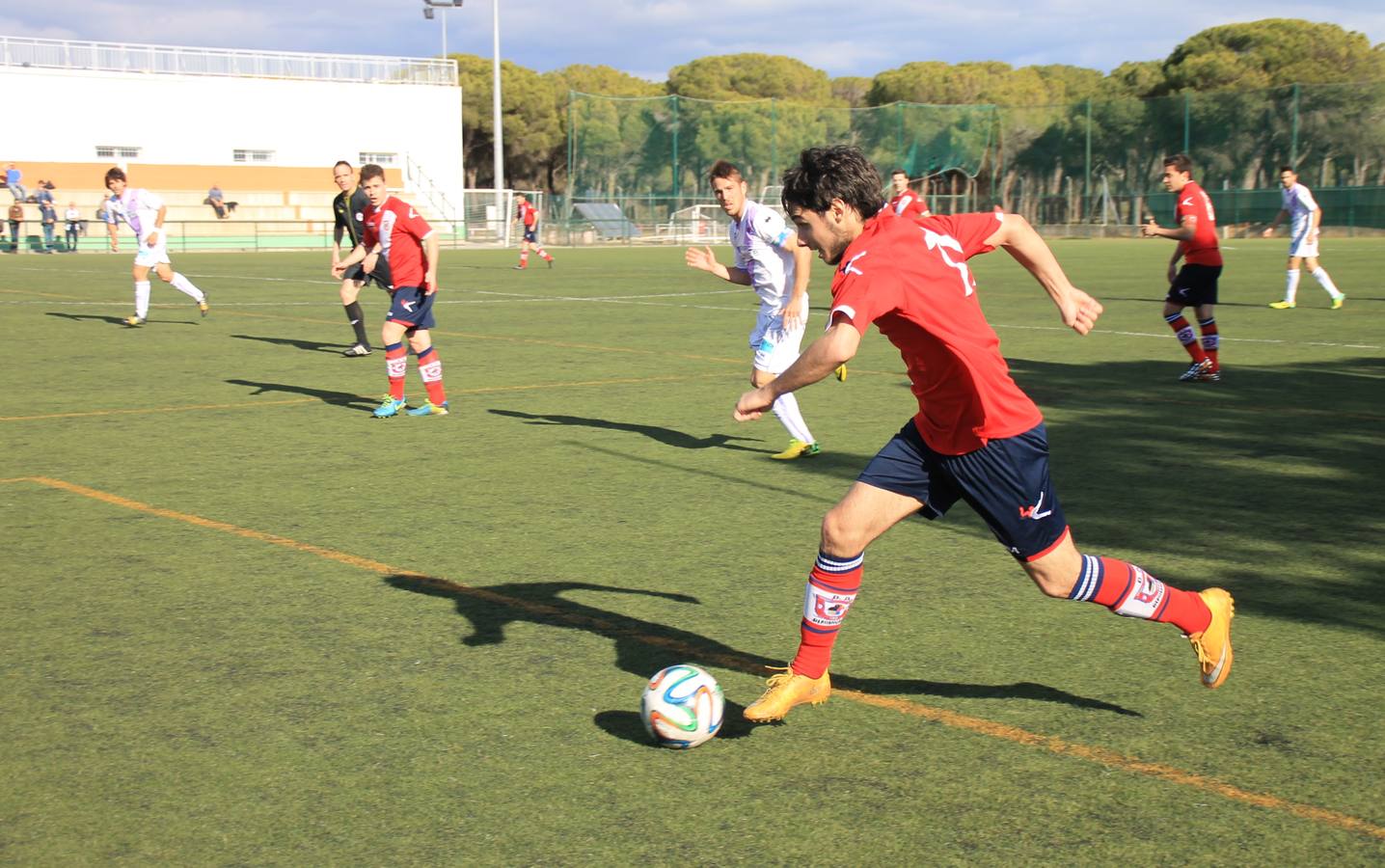 Partido de fútbol entre el Villa de Simancas y el Numancia B (0-2)