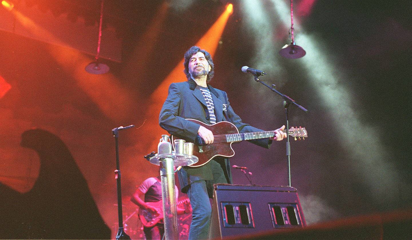 20.06.00 Joaquín Sabina durante el concierto que ofreció en el patio central de la Feria de Muestras de Valladolid.