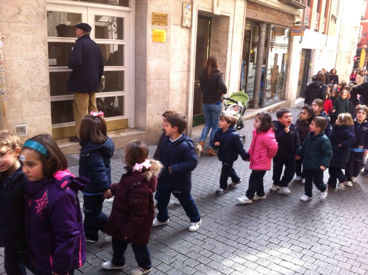 Alumnos del colegio de las Teresianas de Valladolid recuerdan a Santa Teresa de Jesús