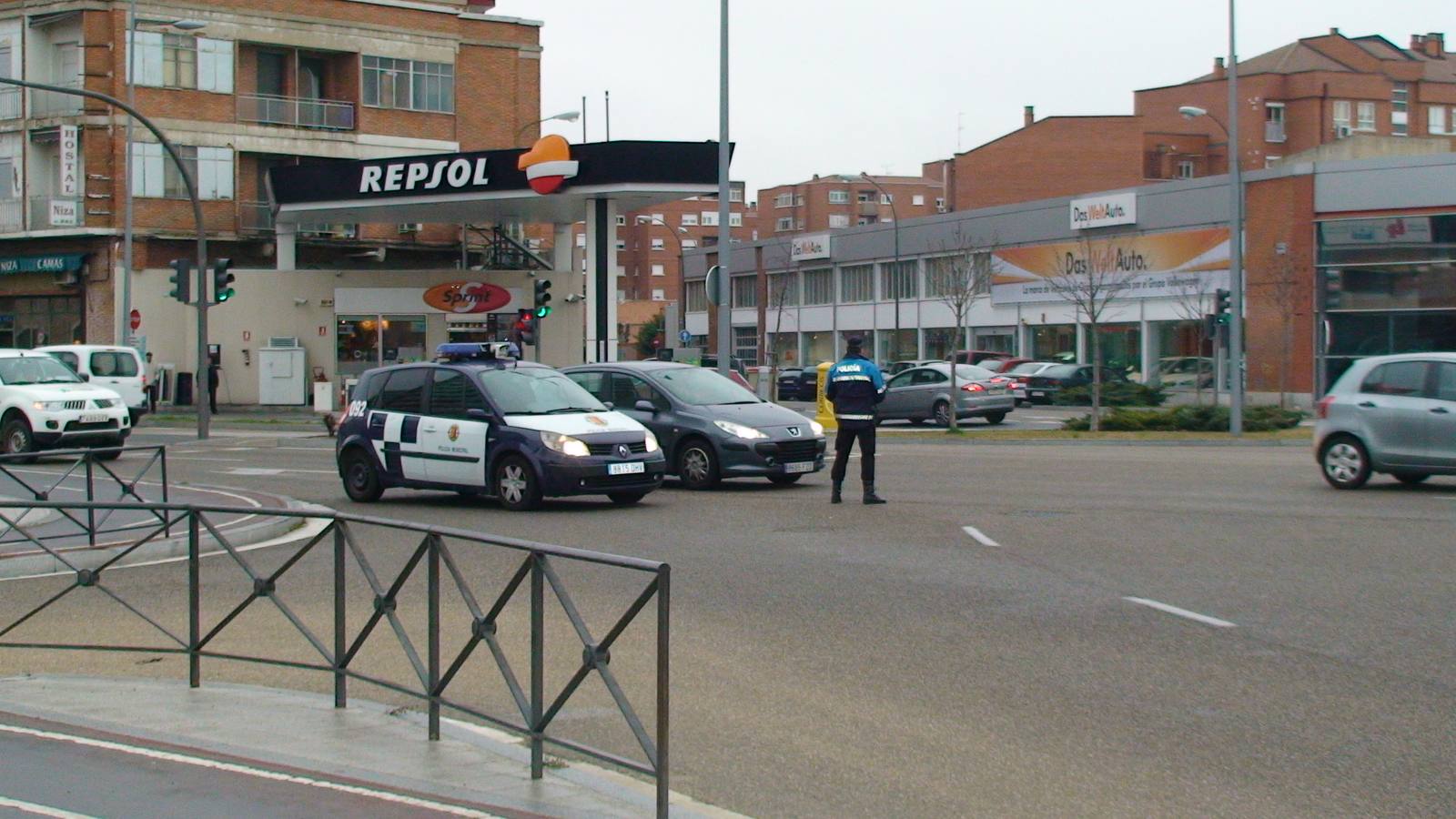 Atasco en el paso a nivel entre el Polígono de Argales y Arco de Ladrillo