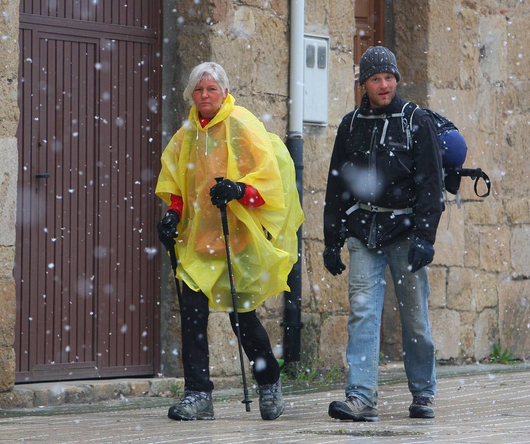 Intensa nevada a primera hora de la mañana en Ponferrada (León).
