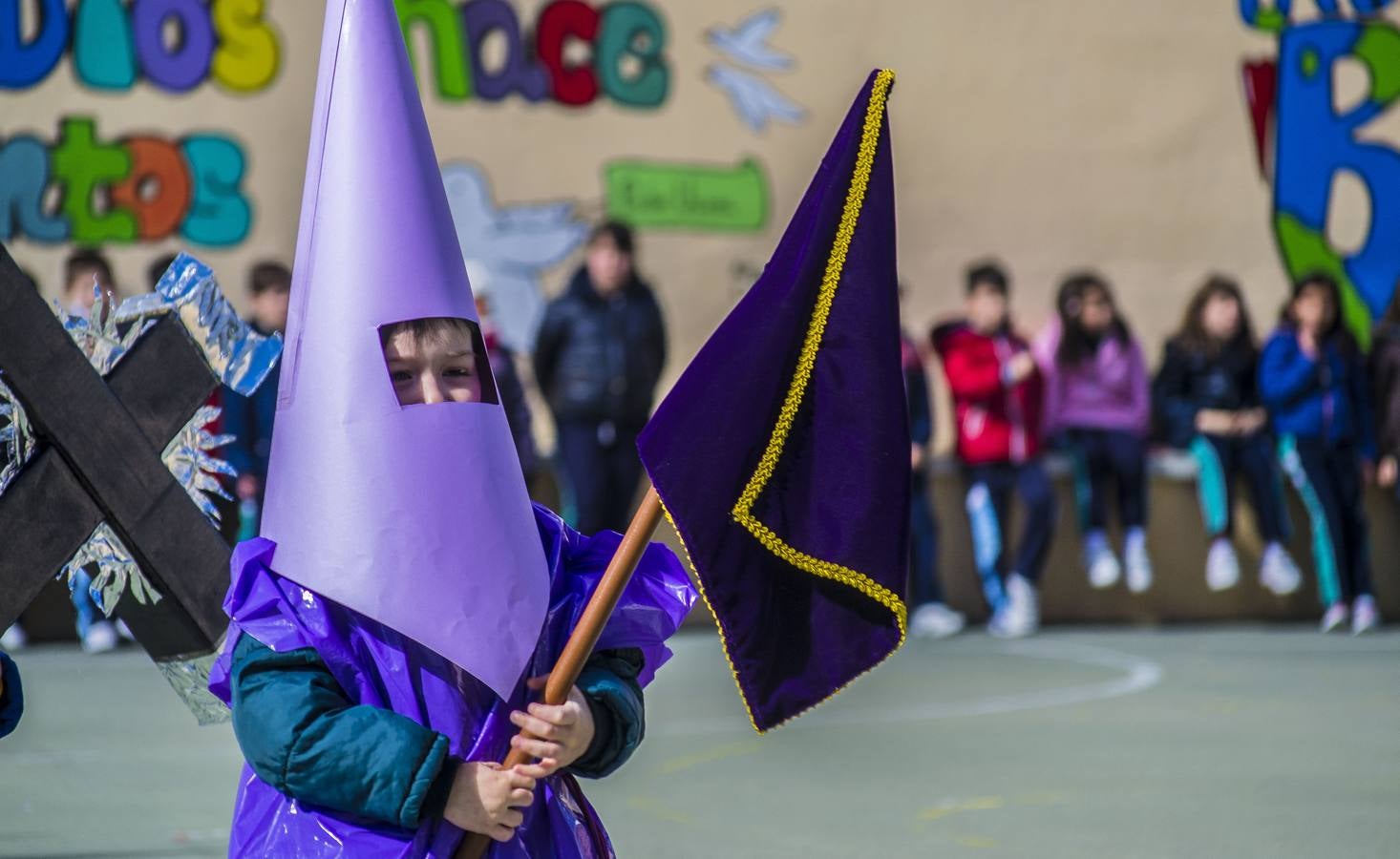 Los alumnos del colegio Amor de Dios celebran su Semana Santa