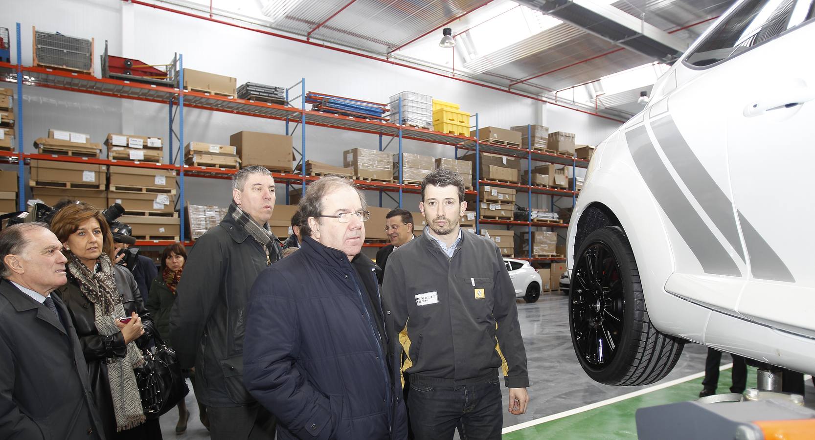 El presidente de la Junta visita el Parque de Proveedores de Renault en Villamuriel de Cerrato (Palencia)