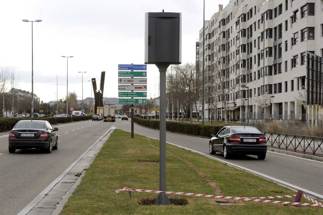 Avenida de Zamora, 35 (entre Mapfre y Vallsur).