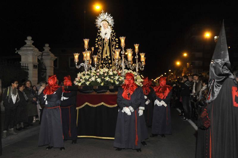 Ejercicio del Vía Crucis de la Cofradía del Santo Entierro