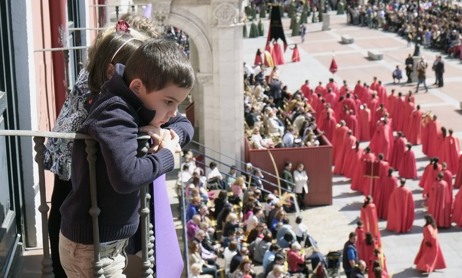 Multitudinaria procesión de las Palmas en Valladolid (1/2)