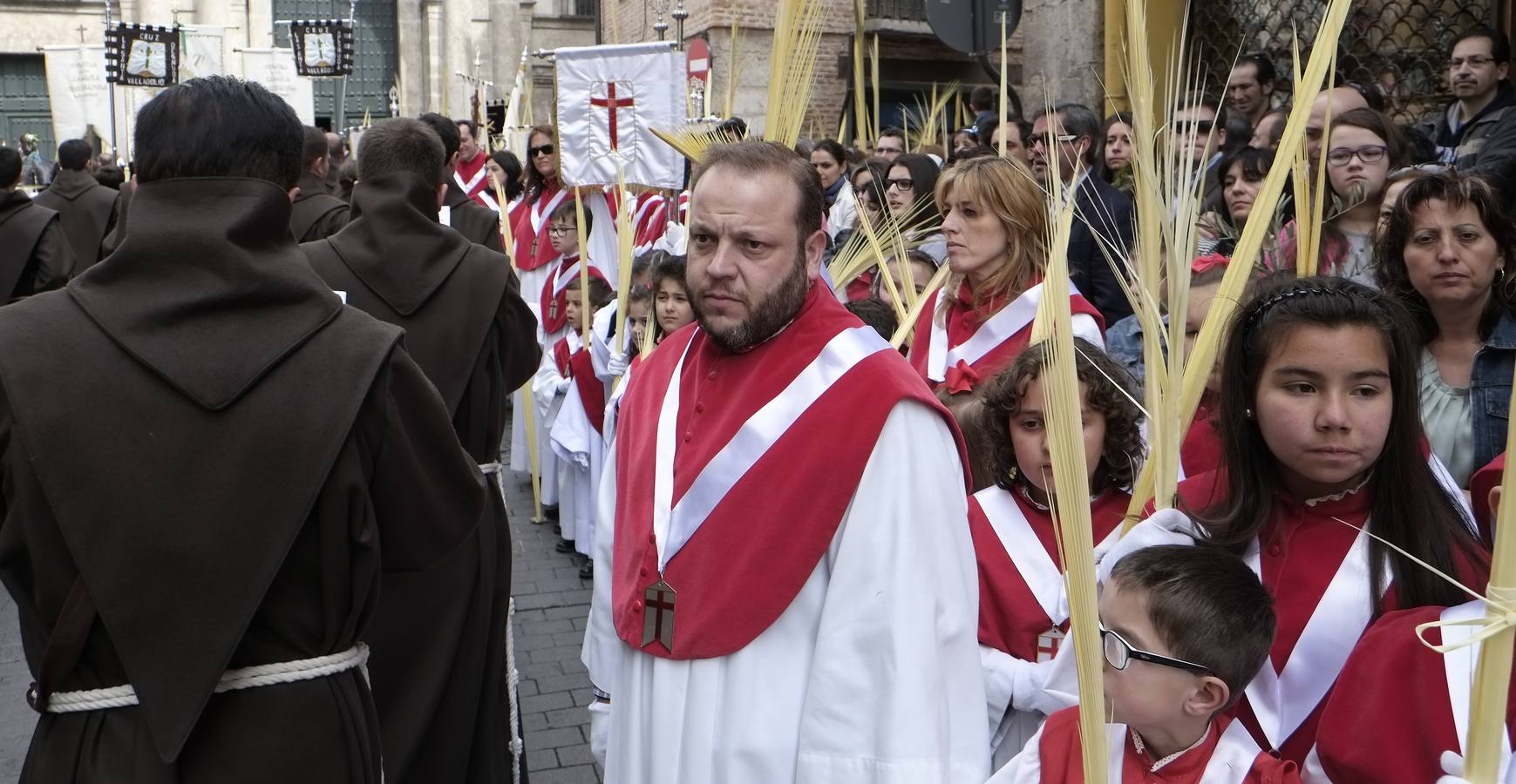 Multitudinaria procesión de las Palmas en Valladolid (1/2)