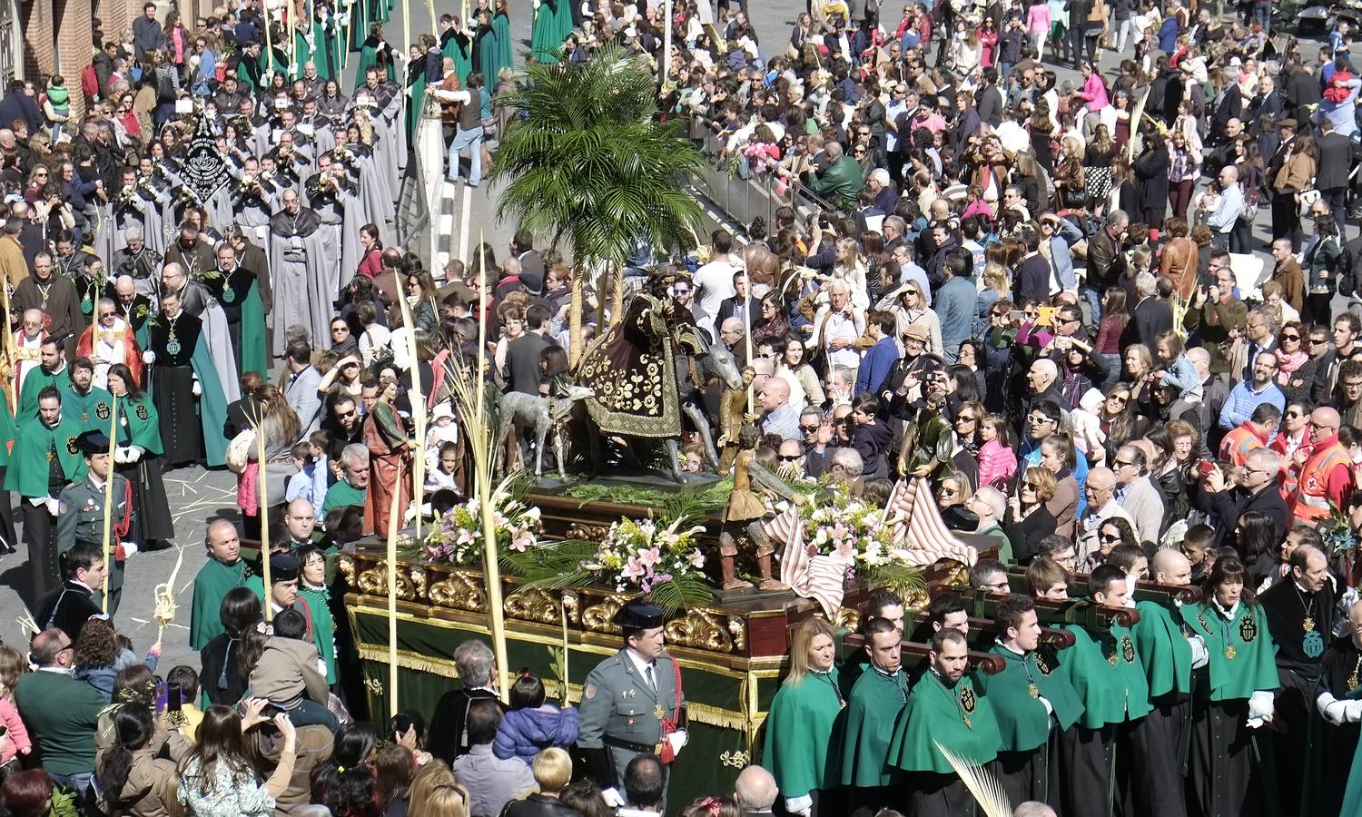 Multitudinaria procesión de las Palmas en Valladolid (1/2)