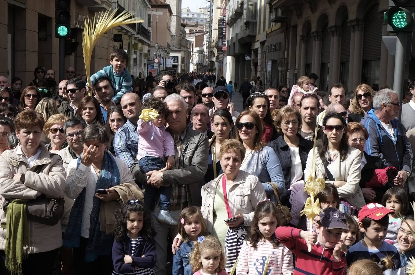 Multitudinaria procesión de las Palmas en Valladolid (1/2)