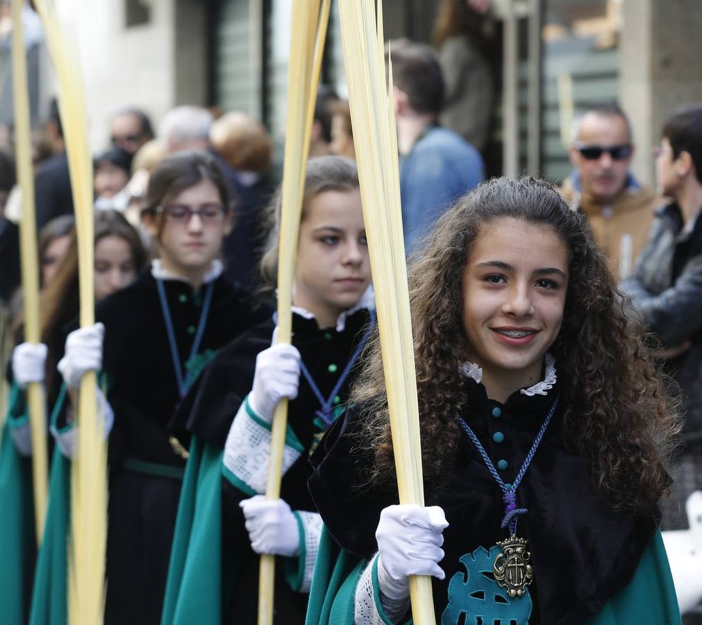 Multitudinaria procesión de las Palmas en Valladolid (2/2)