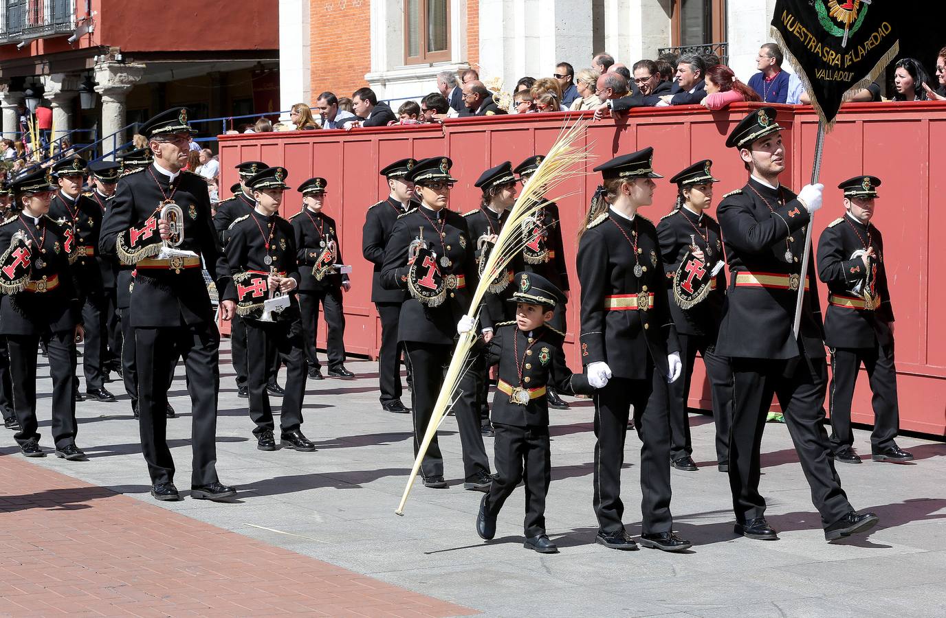 Valladolid sale a la calle para acompañar a La Borriquilla (1/2)