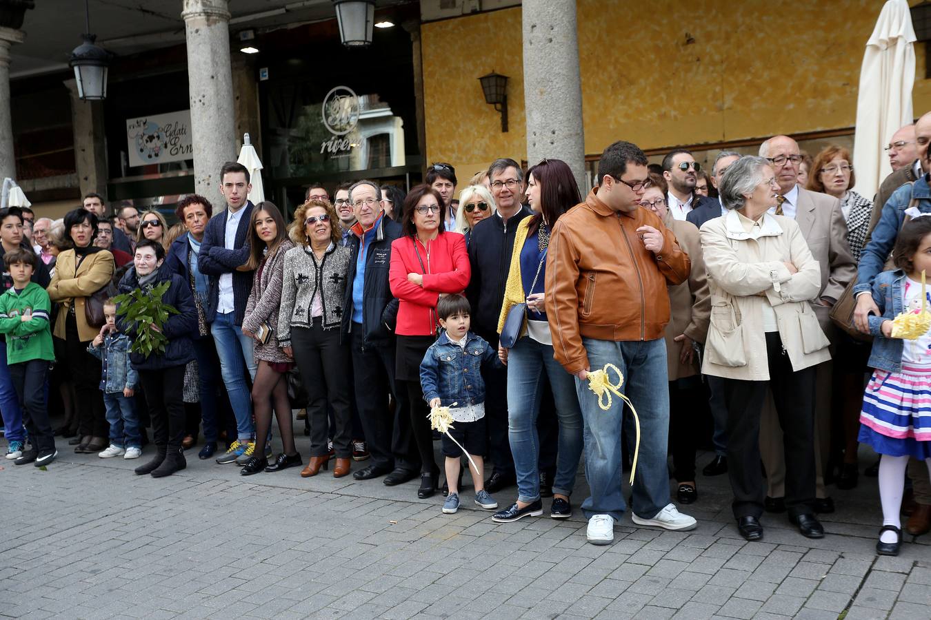 Valladolid sale a la calle para acompañar a La Borriquilla (1/2)