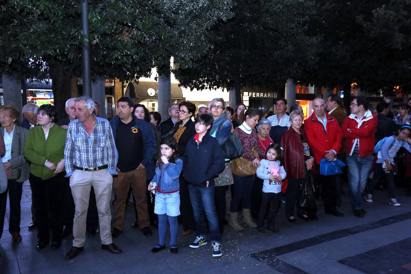 Si estuviste en la Procesión del Rosario del Dolor, búscate en la fotos (1/2)