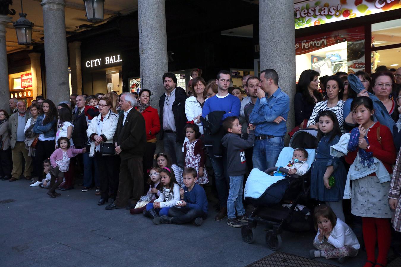 Si estuviste en la Procesión del Rosario del Dolor, búscate en la fotos (1/2)