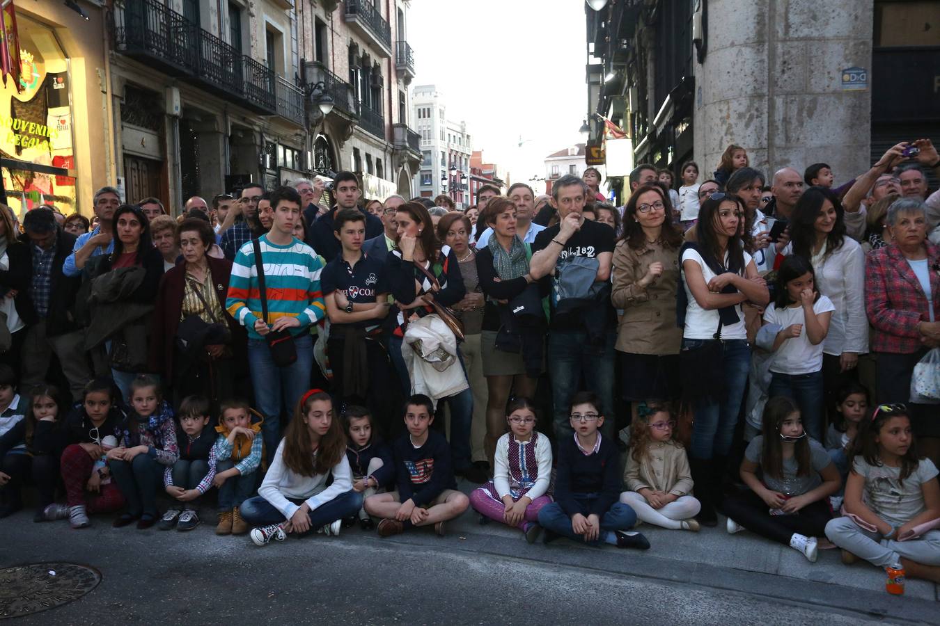 Si estuviste en la Procesión del Rosario del Dolor, búscate en la fotos (1/2)