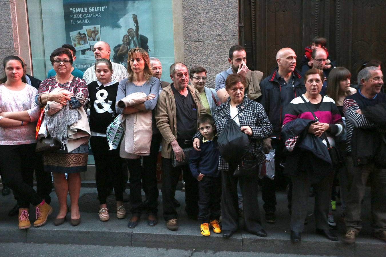 Si estuviste en la Procesión del Rosario del Dolor, búscate en la fotos (1/2)