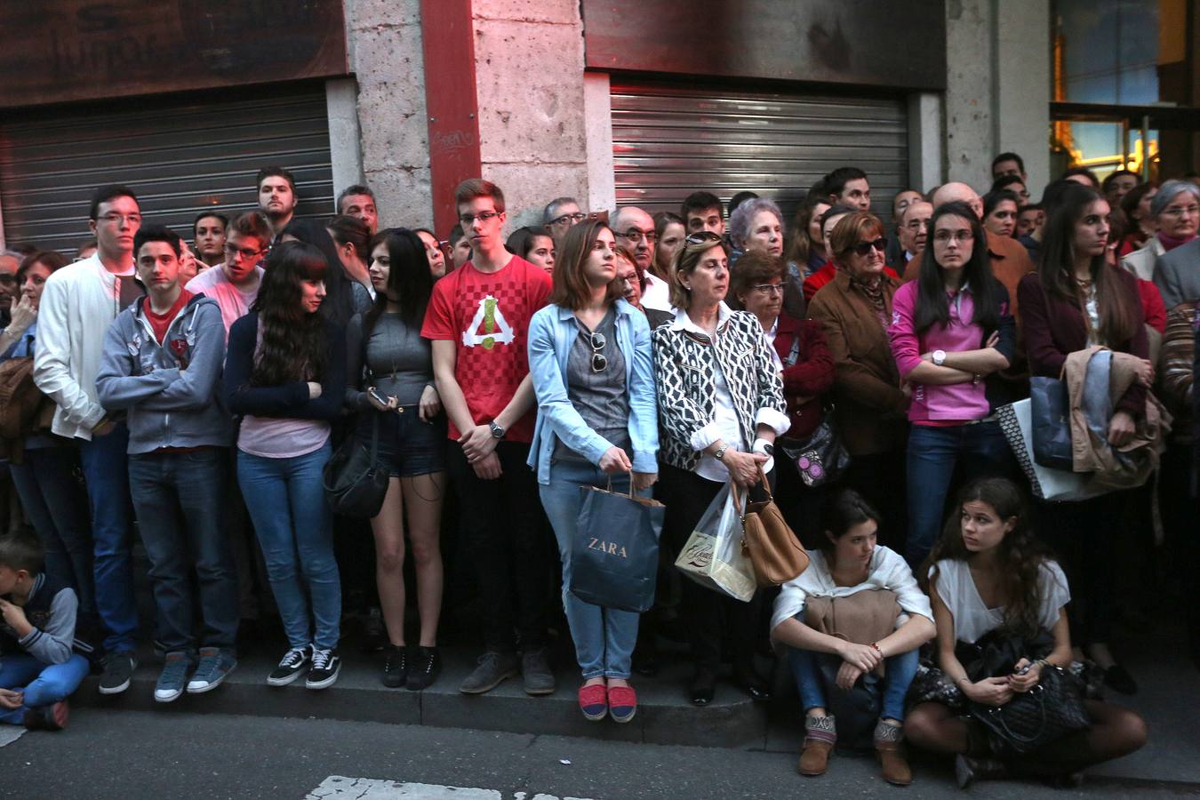 Si estuviste en la Procesión del Rosario del Dolor, búscate en la fotos (1/2)