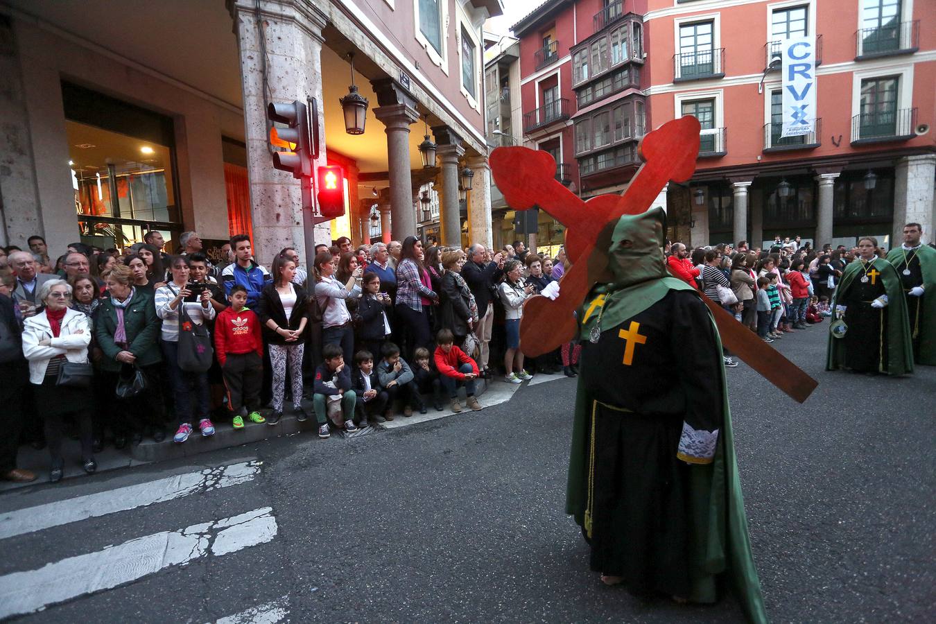 Si estuviste en la Procesión del Rosario del Dolor, búscate en la fotos (1/2)