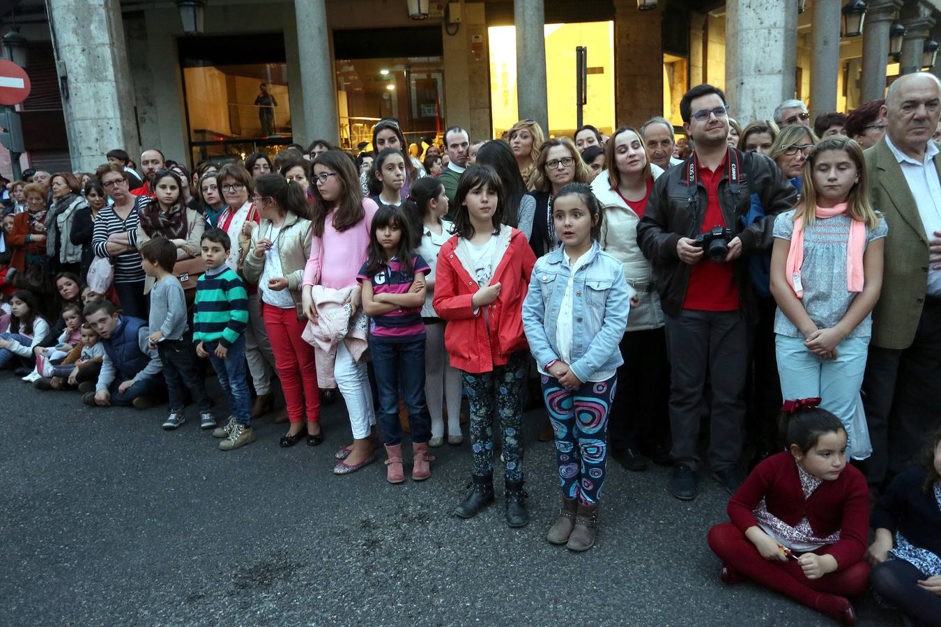 Si estuviste en la Procesión del Rosario del Dolor, búscate en la fotos (1/2)