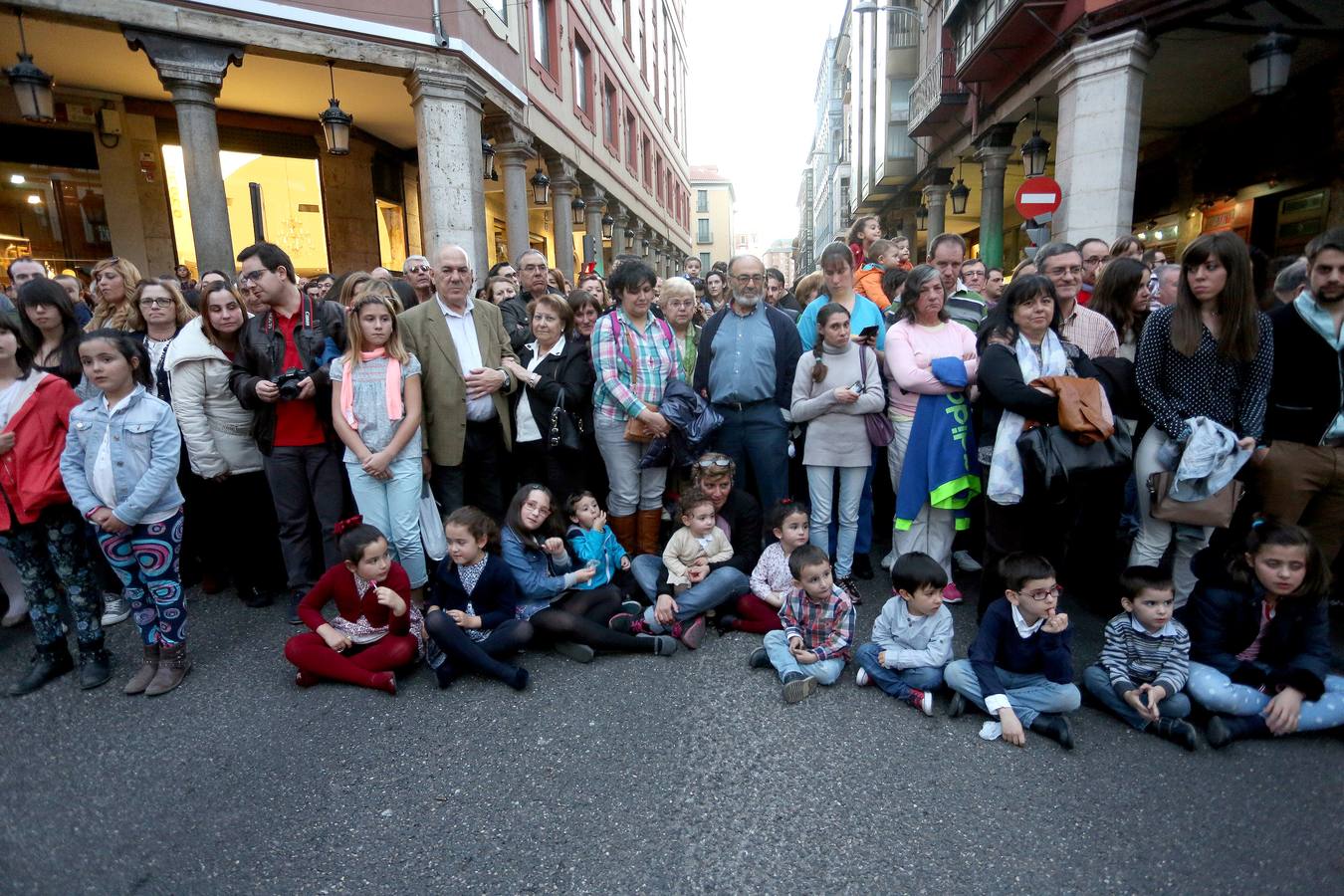 Si estuviste en la Procesión del Rosario del Dolor, búscate en la fotos (1/2)