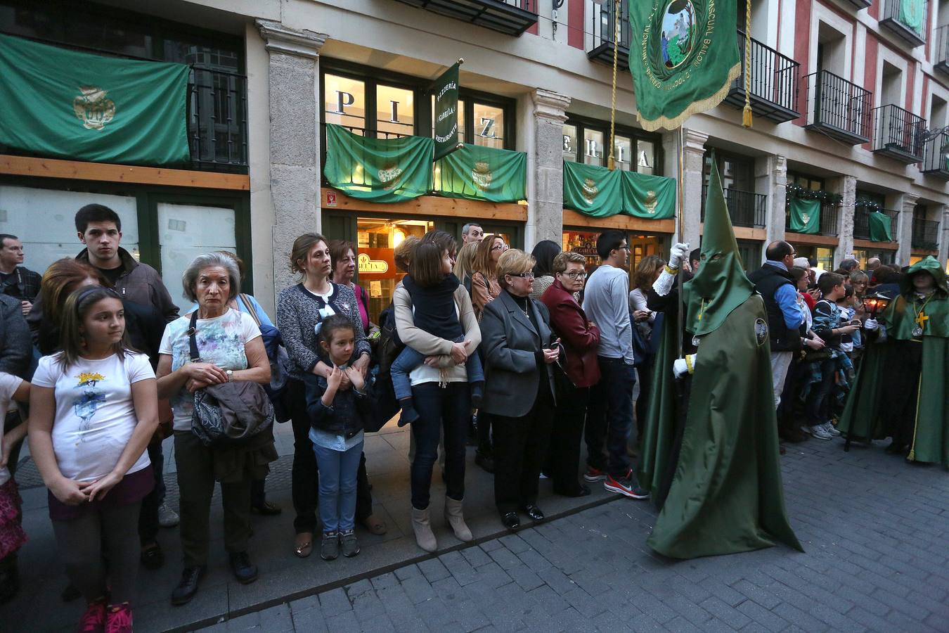 Si estuviste en la Procesión del Rosario del Dolor, búscate en la fotos (2/2)