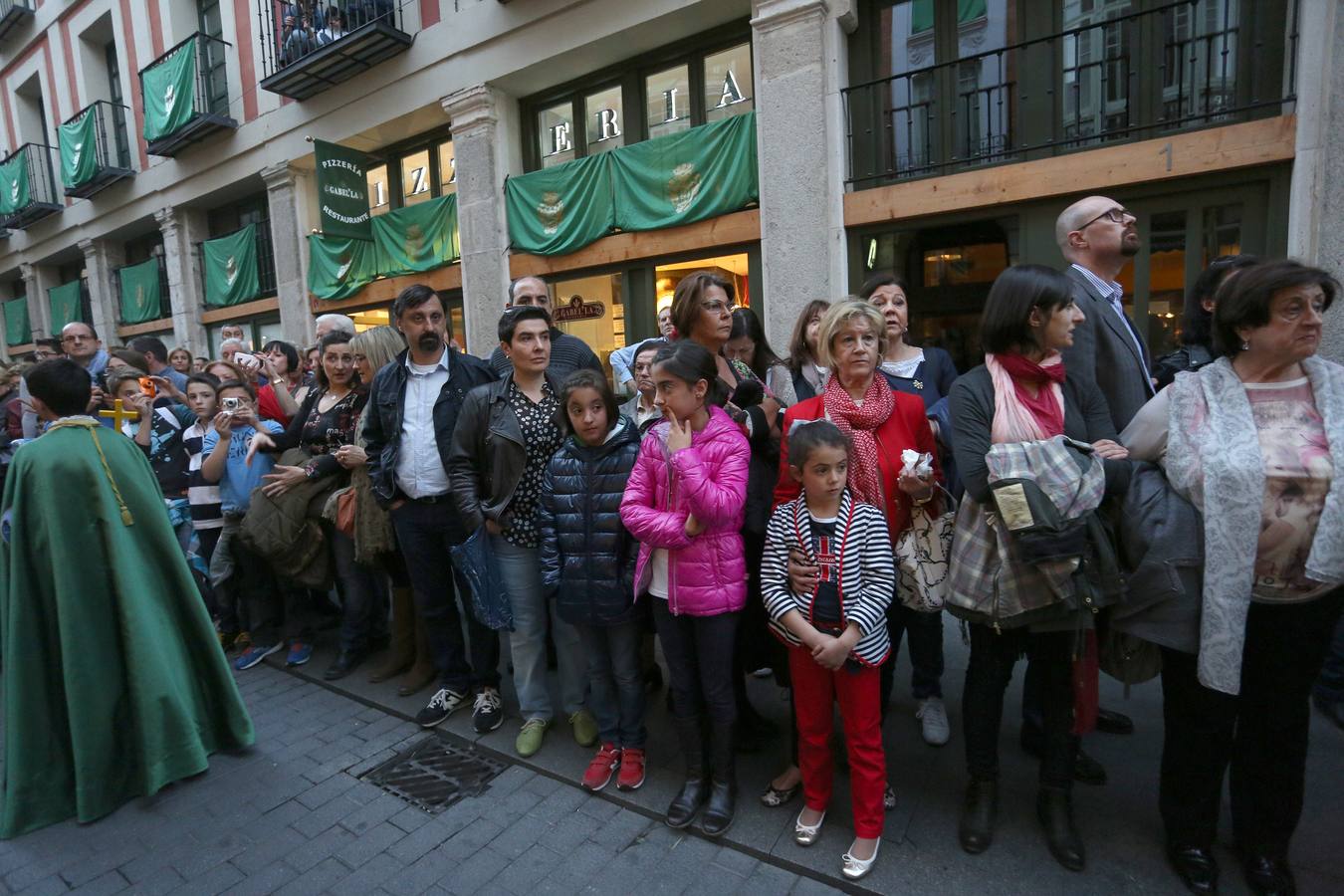 Si estuviste en la Procesión del Rosario del Dolor, búscate en la fotos (2/2)