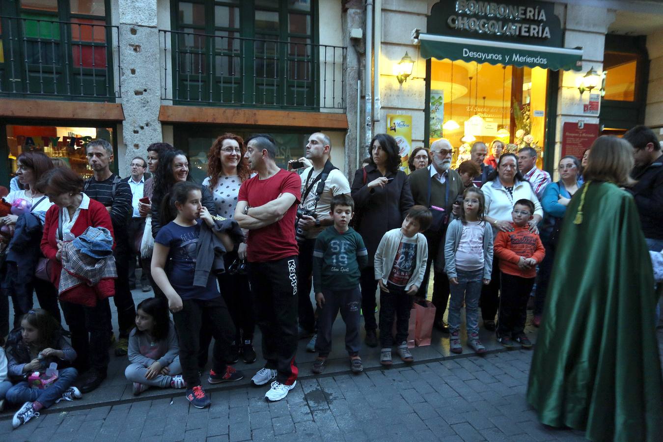 Si estuviste en la Procesión del Rosario del Dolor, búscate en la fotos (2/2)