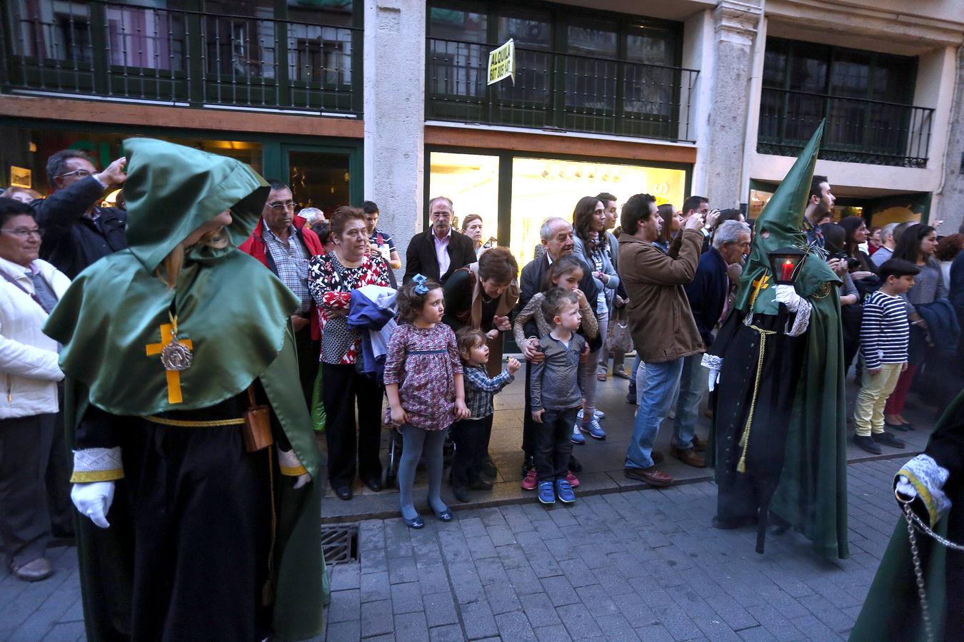 Si estuviste en la Procesión del Rosario del Dolor, búscate en la fotos (2/2)