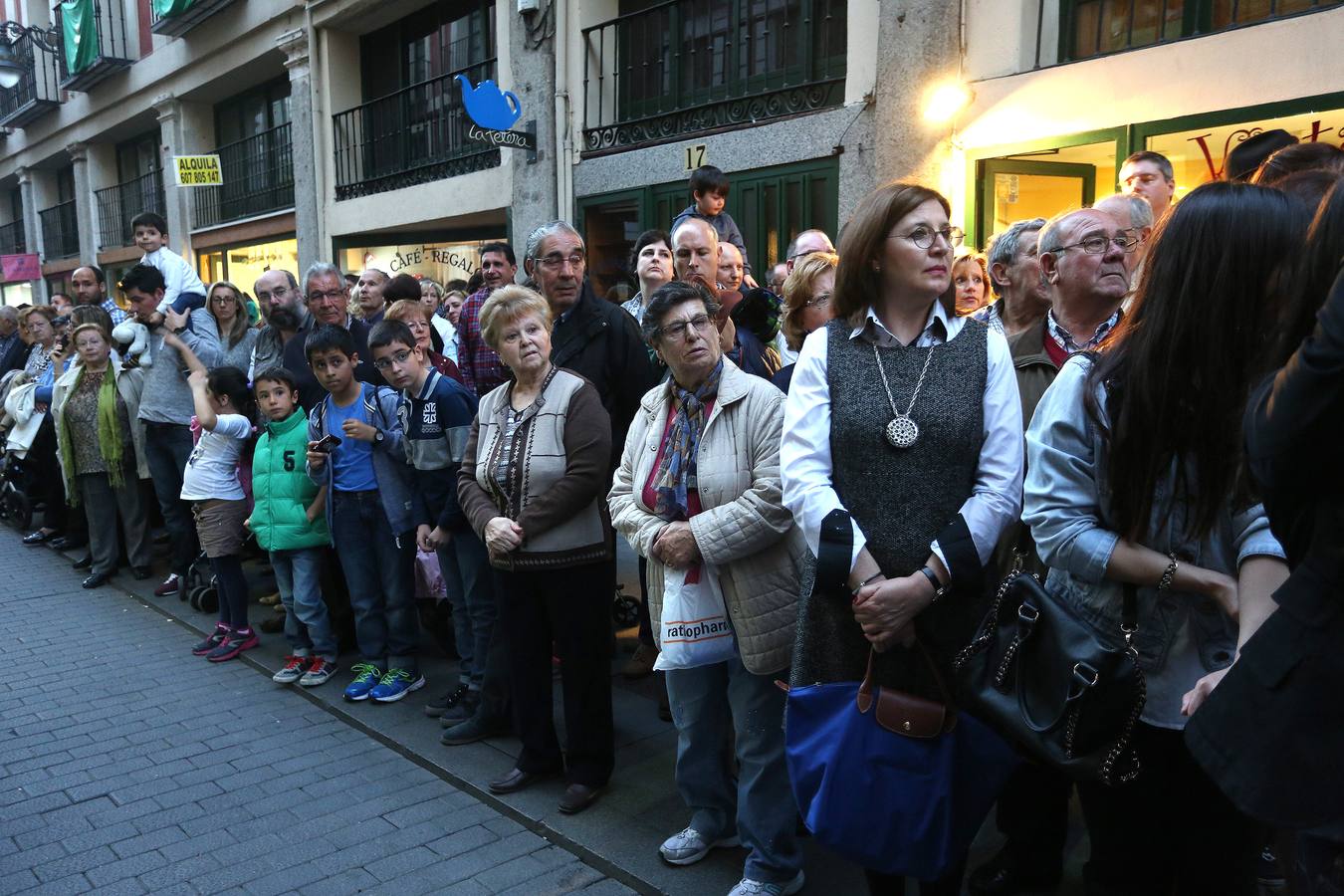 Si estuviste en la Procesión del Rosario del Dolor, búscate en la fotos (2/2)