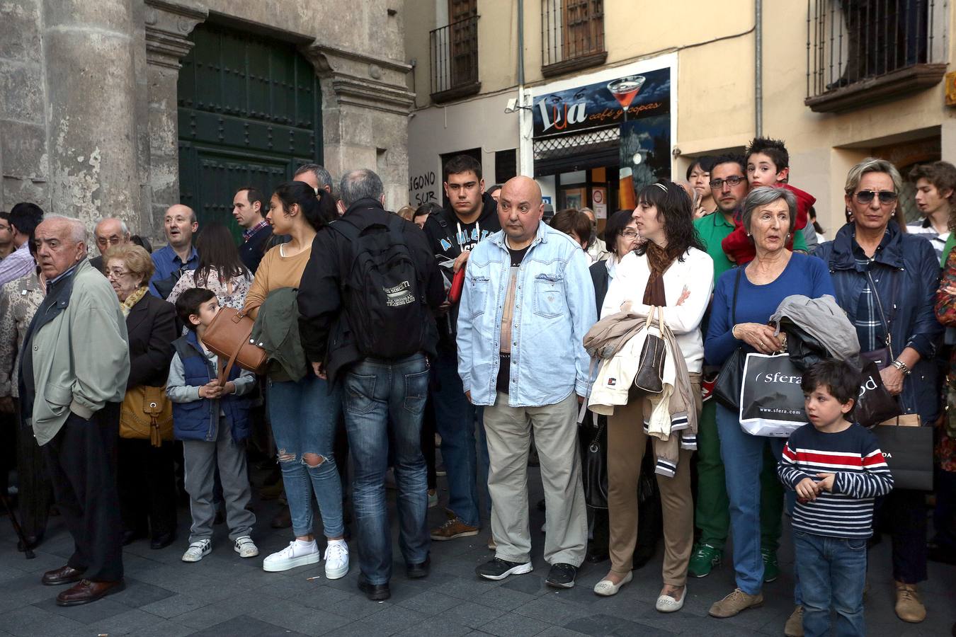 Si estuviste en la Procesión del Rosario del Dolor, búscate en la fotos (2/2)