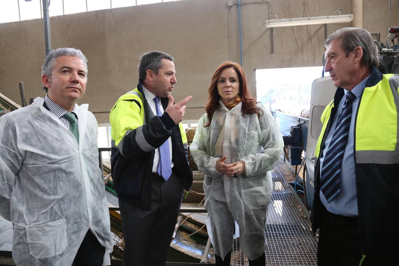 La consejera de Agricultura y Ganadería, Silvia Clemente inaugura la fábrica Naturpellet en Sanchonuño (Segovia)