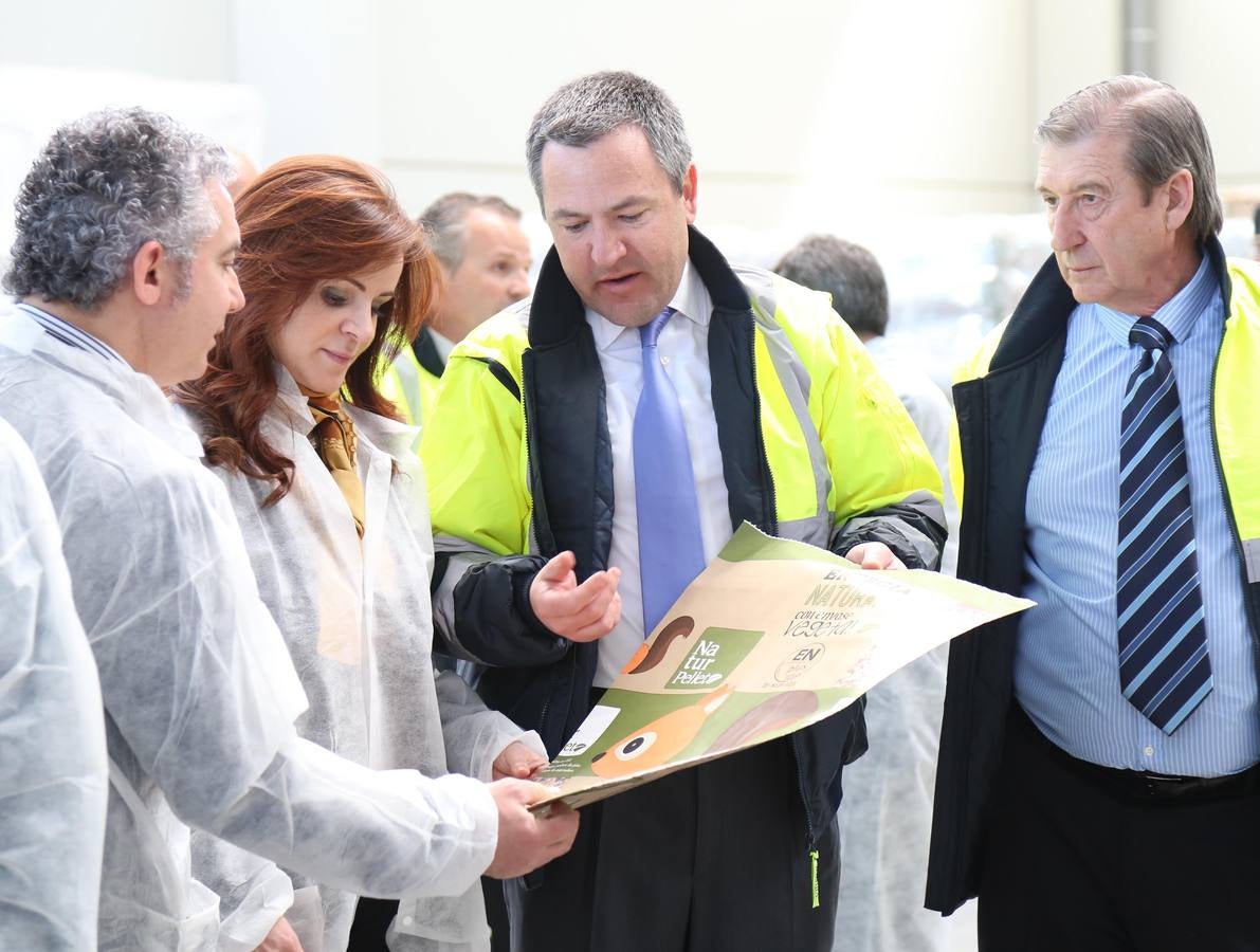 La consejera de Agricultura y Ganadería, Silvia Clemente inaugura la fábrica Naturpellet en Sanchonuño (Segovia)