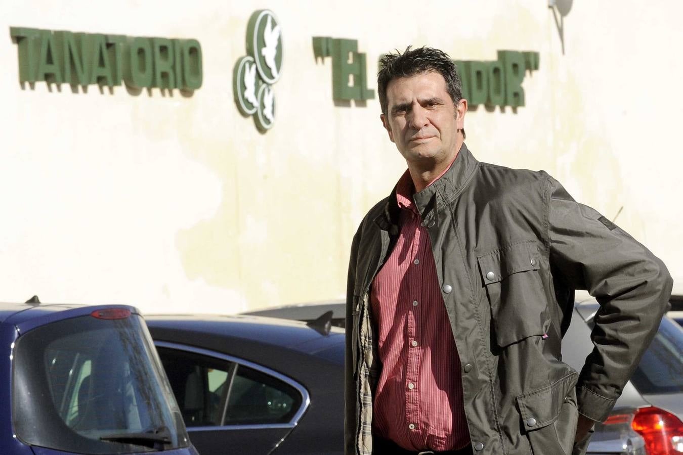 Familiares y amigos dan su último adiós a Lalo García