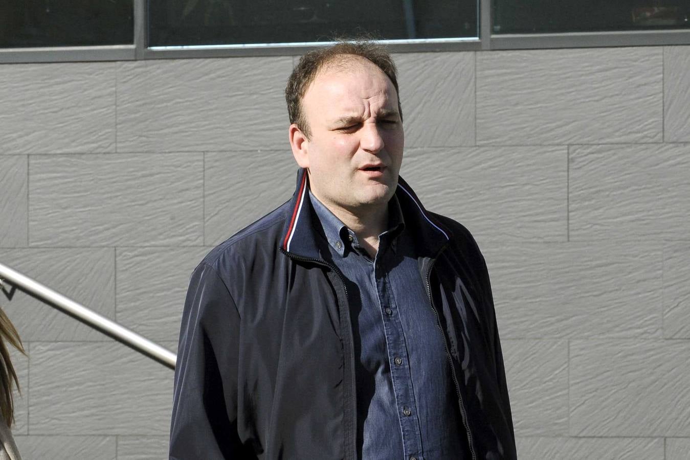 Familiares y amigos dan su último adiós a Lalo García