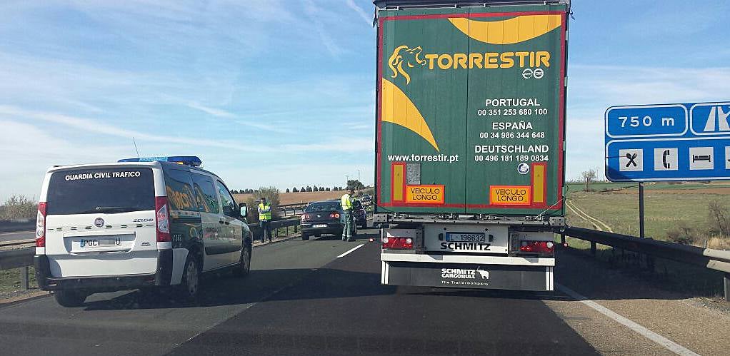 Un accidente en la A-62 a la altura de Geria (Valladolid) provoca retenciones