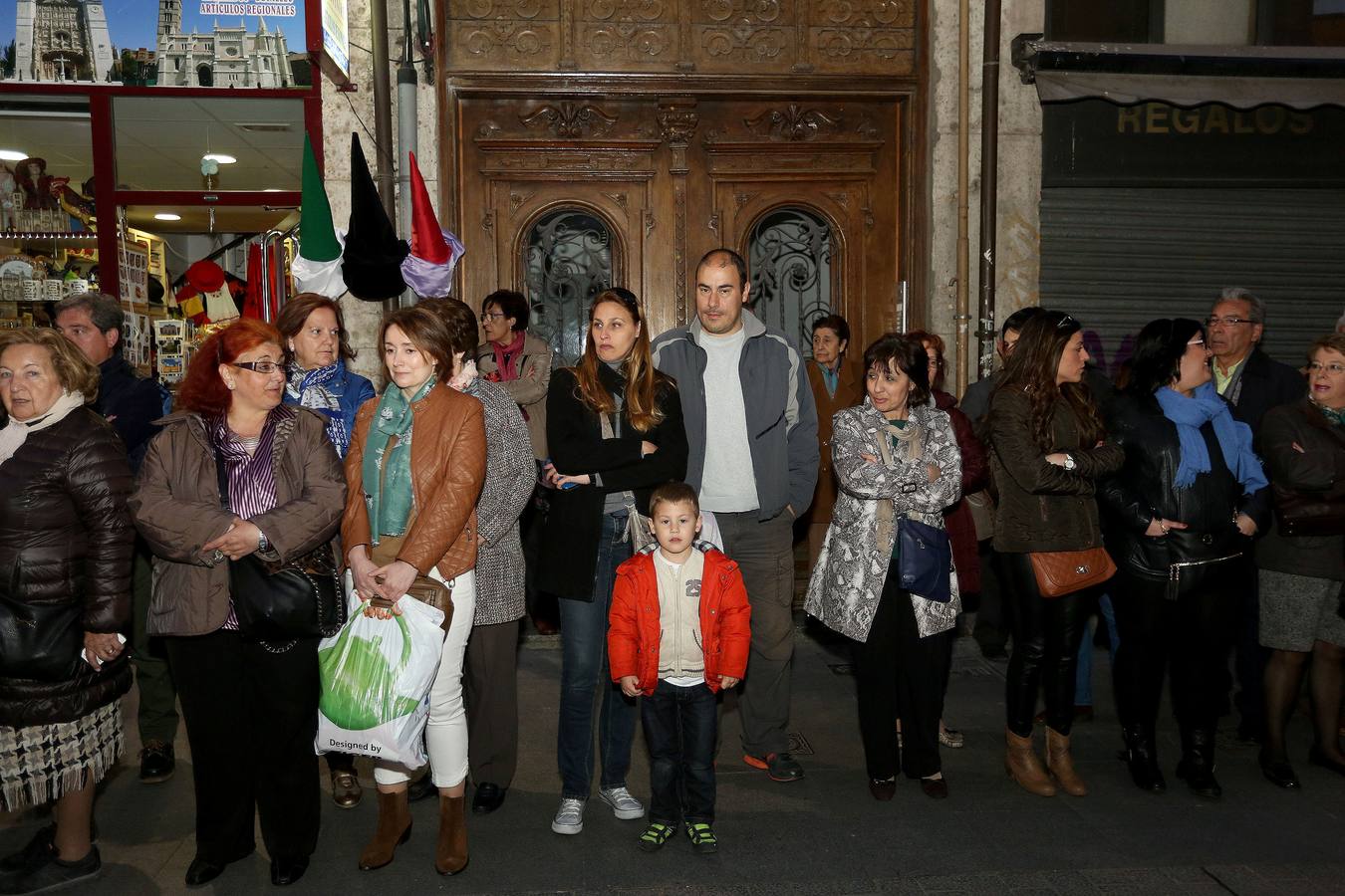 Si estuviste en el Vía Crucis Procesional, búscate en las fotos (1/2)