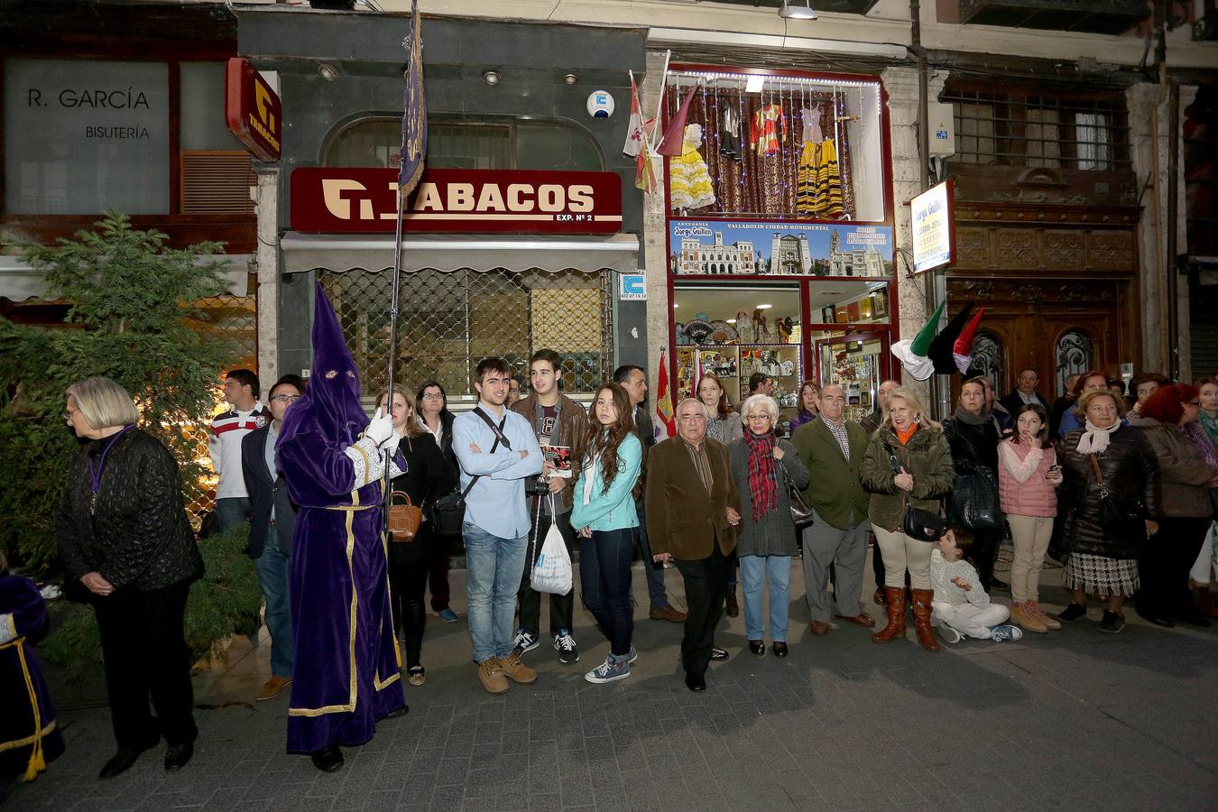 Si estuviste en el Vía Crucis Procesional, búscate en las fotos (1/2)