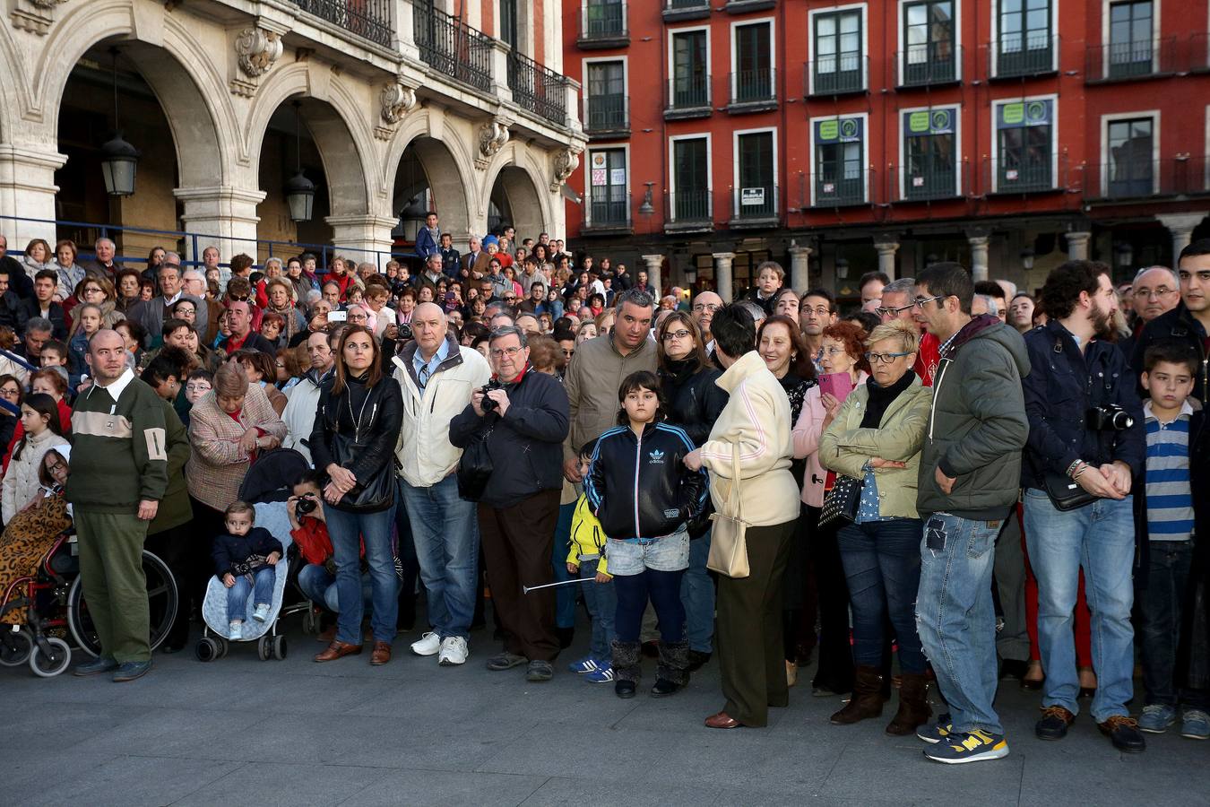 Si estuviste en el Vía Crucis Procesional, búscate en las fotos (1/2)