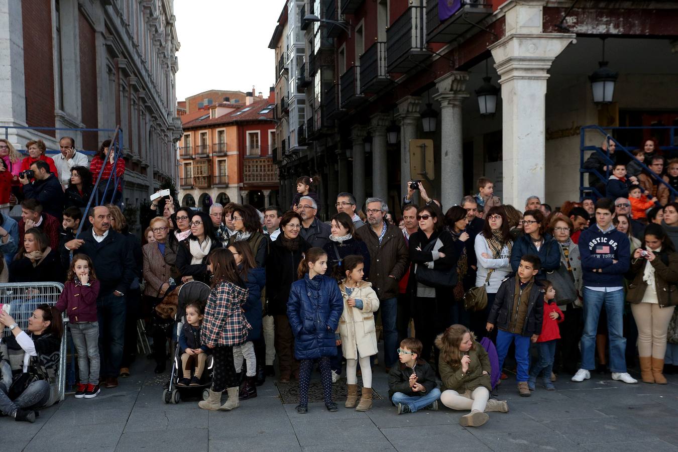 Si estuviste en el Vía Crucis Procesional, búscate en las fotos (2/2)