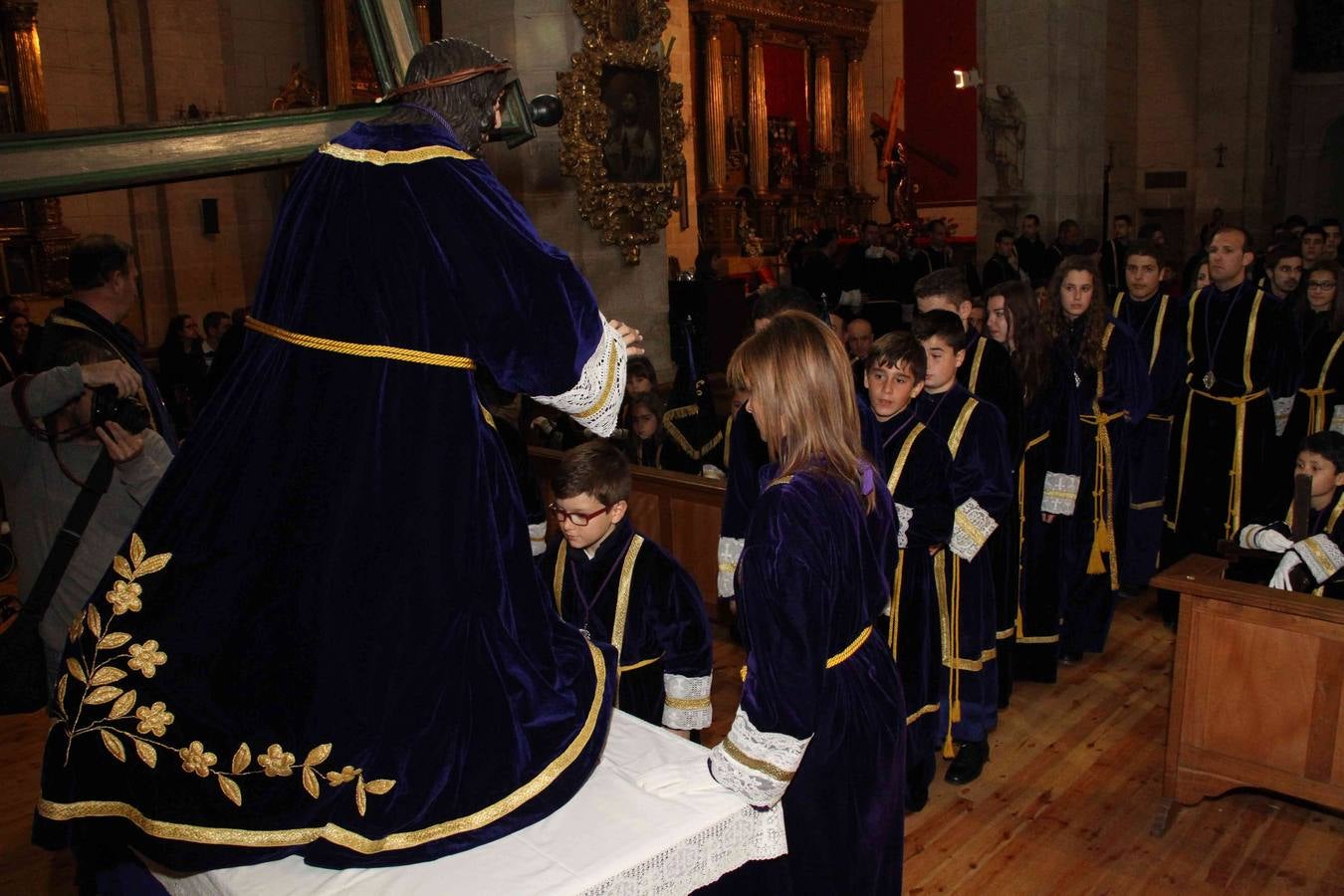 Vía Crucis y besapié al Nazareno en Peñafiel (Valladolid)