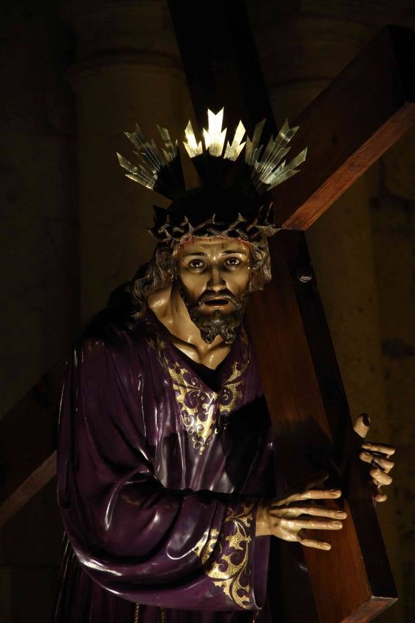 Vía Crucis y besapié al Nazareno en Peñafiel (Valladolid)