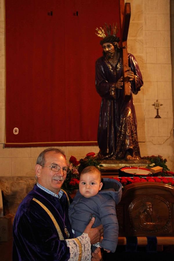 Vía Crucis y besapié al Nazareno en Peñafiel (Valladolid)